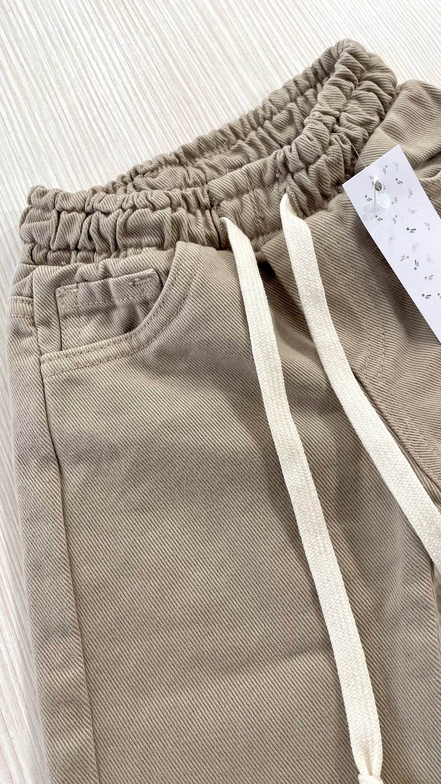 Pantalone denim model